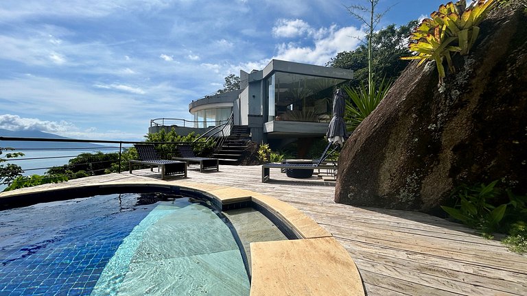 Casa em condomínio, espaço gourmet e piscina