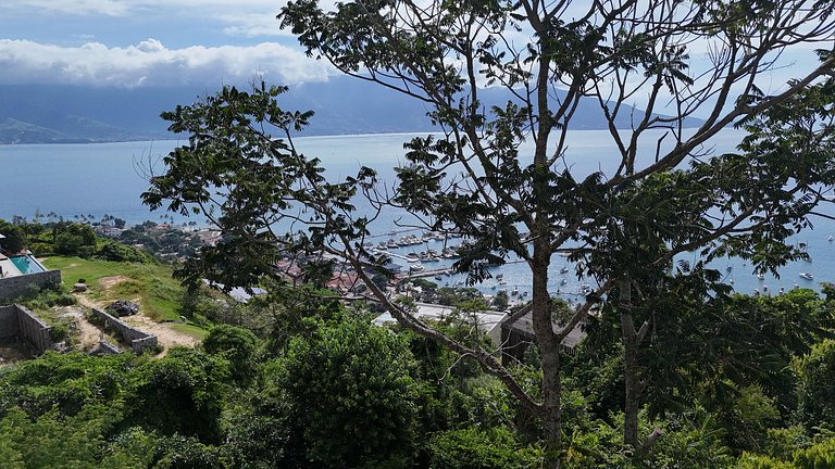Casa em condomínio, espaço gourmet e piscina