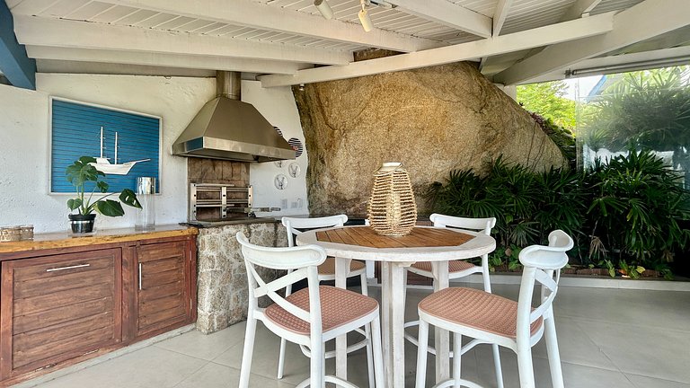 Piscina aquecida, sauna, churrasqueira, na Vila