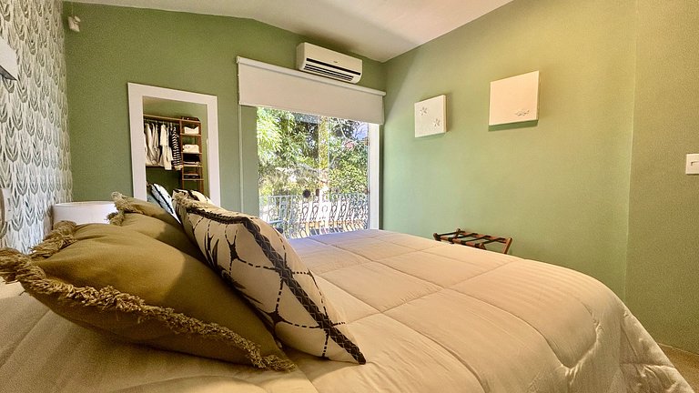 Piscina aquecida, sauna, churrasqueira, na Vila