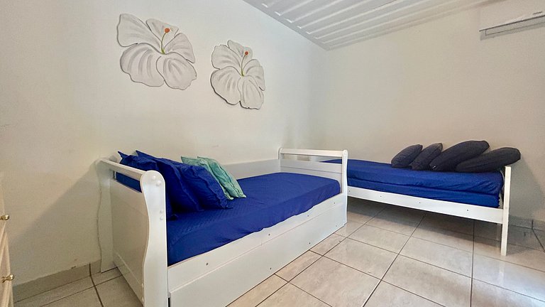 Piscina aquecida, sauna, churrasqueira, na Vila