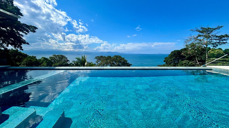 Casa em condomínio, piscina aquecida, sauna, vista