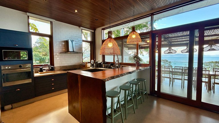 Casa em condomínio, piscina aquecida, sauna, vista