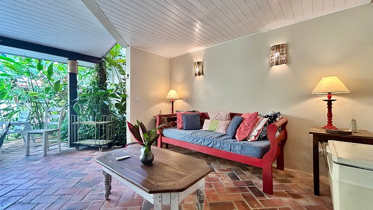 Casa em condomínio, piscina e lazer completo