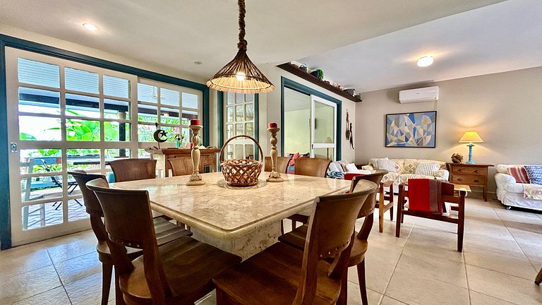 Casa em condomínio, piscina e lazer completo