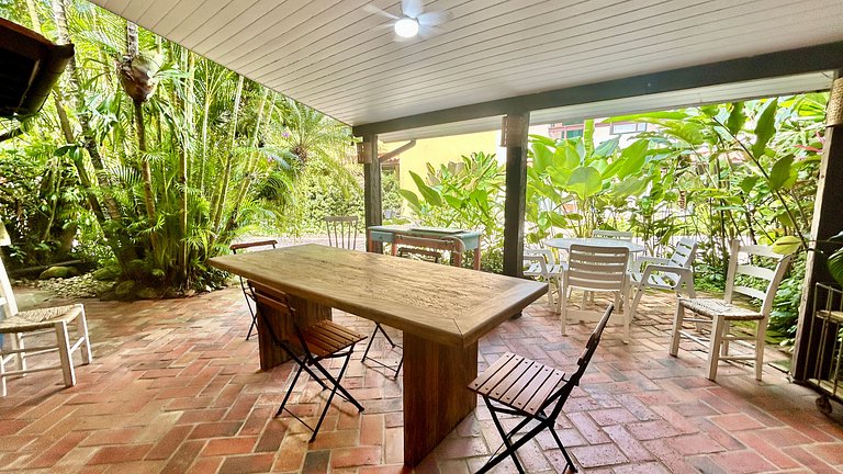 Casa em condomínio, piscina e lazer completo