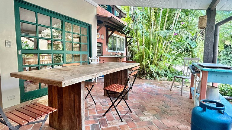 Casa em condomínio, piscina e lazer completo