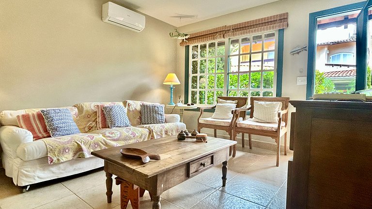 Casa em condomínio, piscina e lazer completo