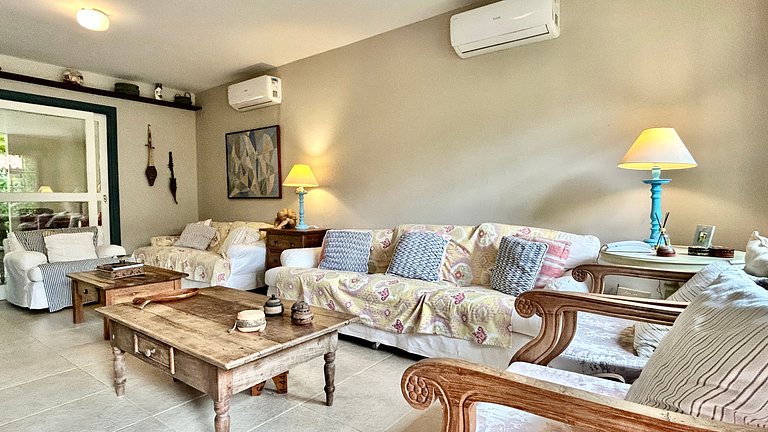 Casa em condomínio, piscina e lazer completo