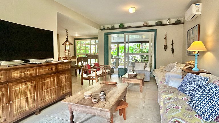 Casa em condomínio, piscina e lazer completo