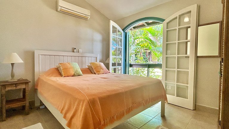 Casa em condomínio, piscina e lazer completo