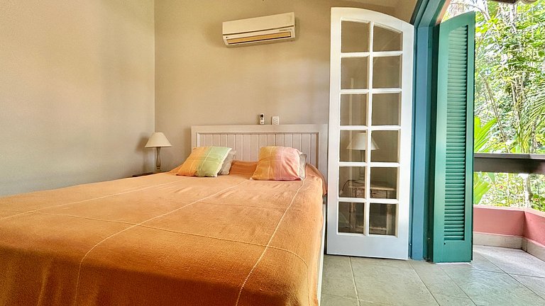 Casa em condomínio, piscina e lazer completo