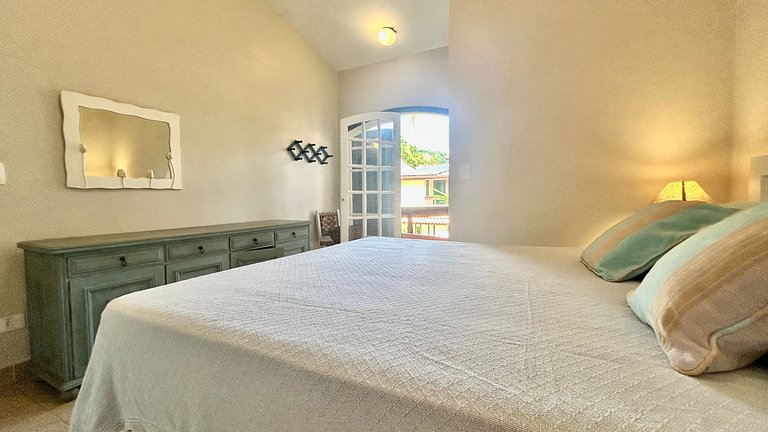 Casa em condomínio, piscina e lazer completo