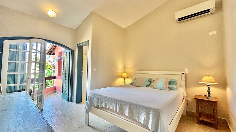 Casa em condomínio, piscina e lazer completo