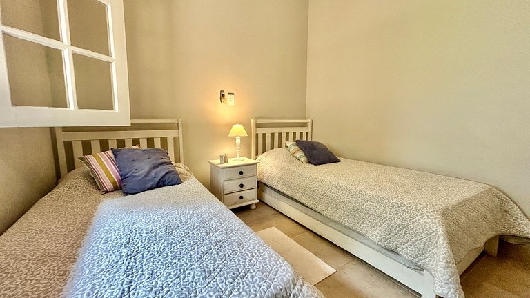 Casa em condomínio, piscina e lazer completo