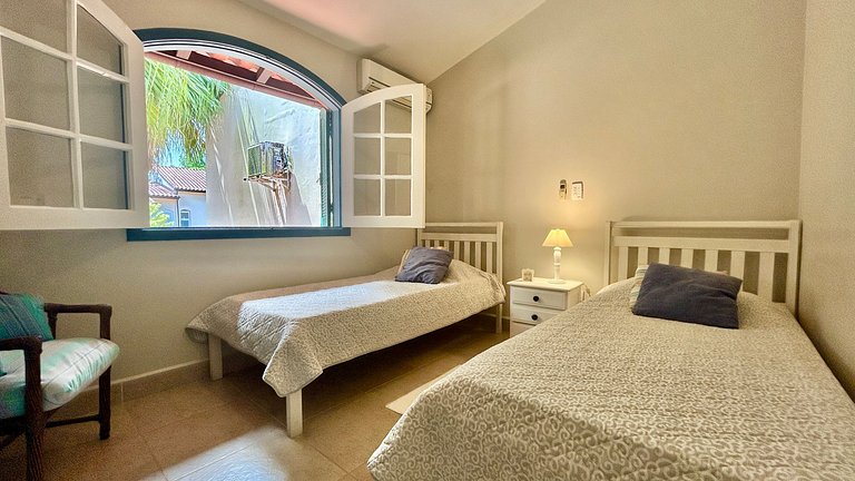 Casa em condomínio, piscina e lazer completo