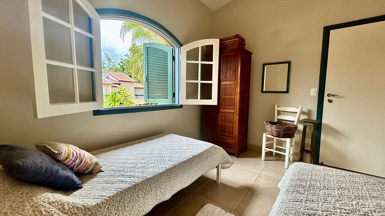 Casa em condomínio, piscina e lazer completo