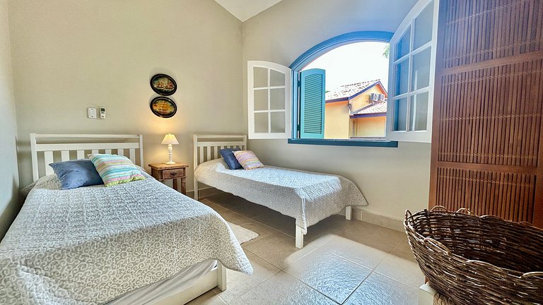 Casa em condomínio, piscina e lazer completo