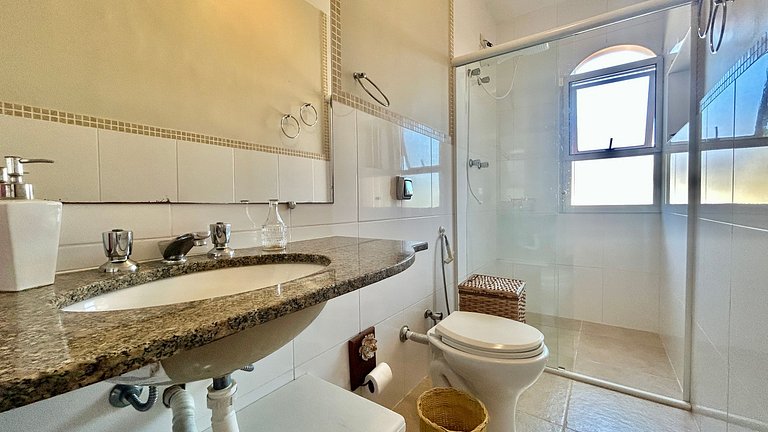 Casa em condomínio, piscina e lazer completo