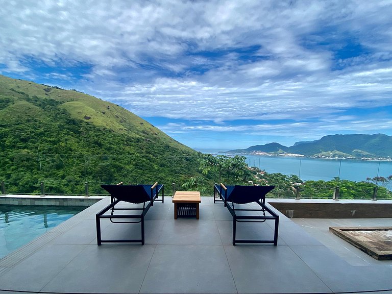 Casa moderna, piscina, gourmet, em condomínio