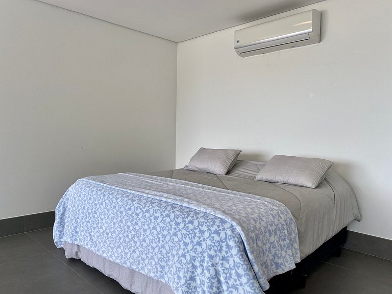 Casa moderna, piscina, gourmet, em condomínio