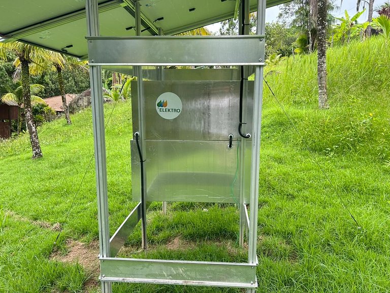 Casa Caiçara Autêntica com Conforto e Natureza Exuberante