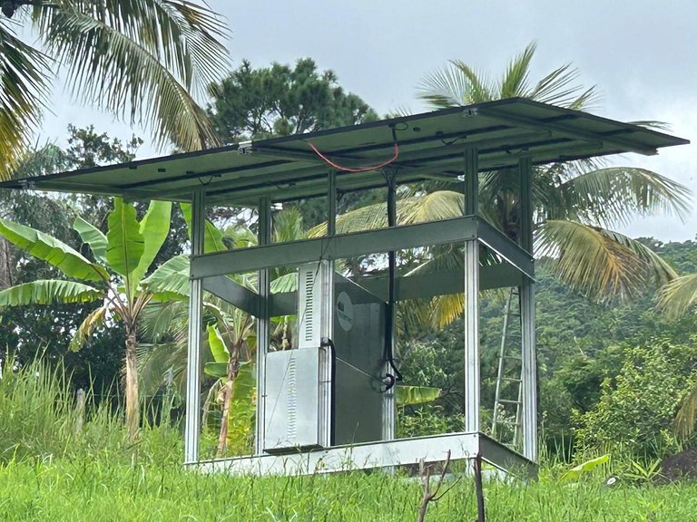 Casa Caiçara Autêntica com Conforto e Natureza Exuberante