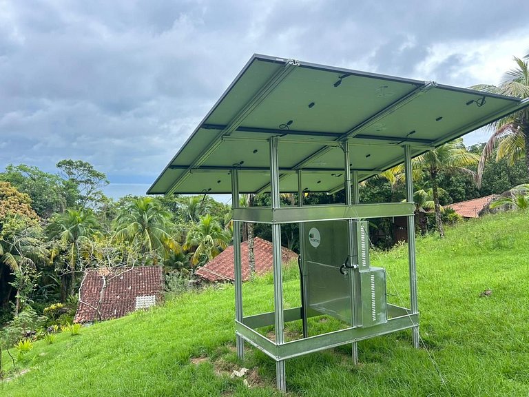 Casa Caiçara Autêntica com Conforto e Natureza Exuberante