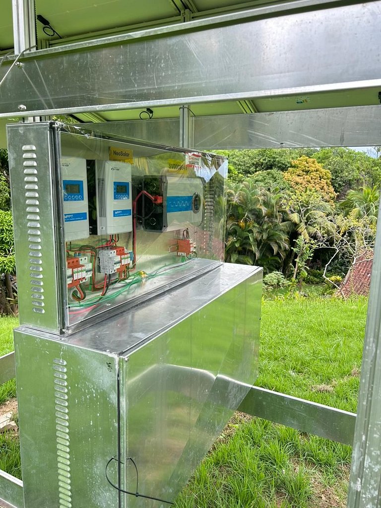 Casa Caiçara Autêntica com Conforto e Natureza Exuberante