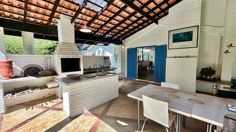 Casa pé na areia, espaço gourmet, região central