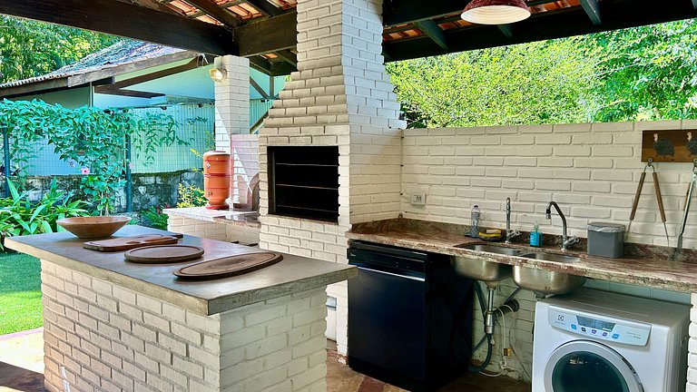 Casa pé na areia, espaço gourmet, região central