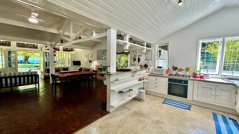 Casa pé na areia, espaço gourmet, região central