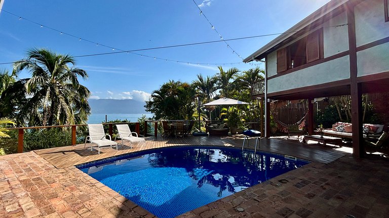 Casa em condomínio, piscina aquecida, vista