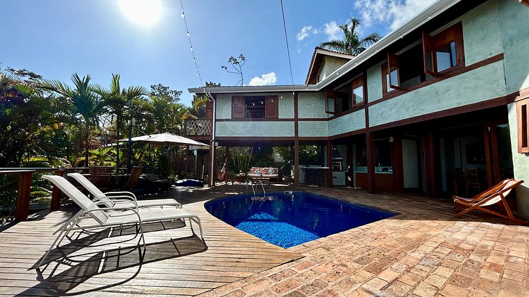 Casa em condomínio, piscina aquecida, vista