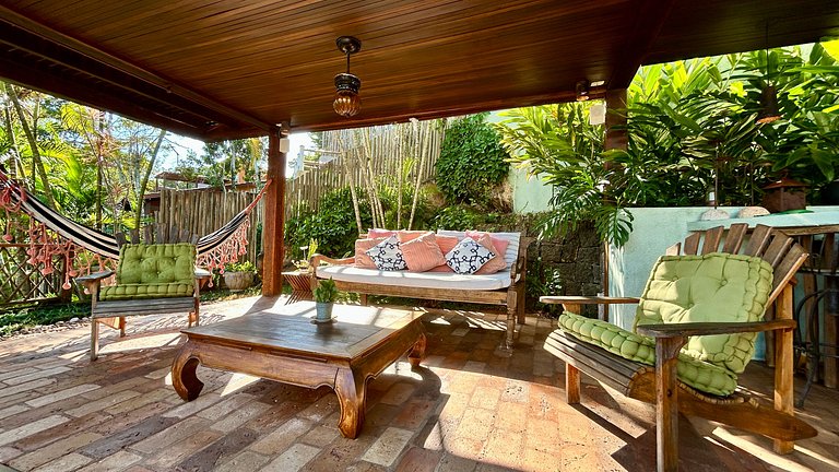 Casa em condomínio, piscina aquecida, vista