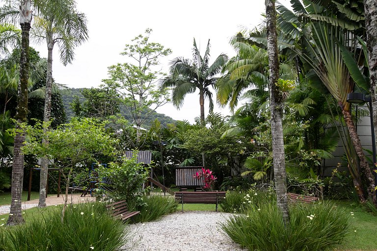 Casa em condomínio - em frente à praia da Baleia