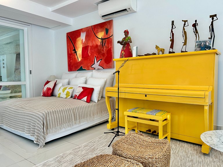 Casa em condomínio - em frente à praia da Baleia