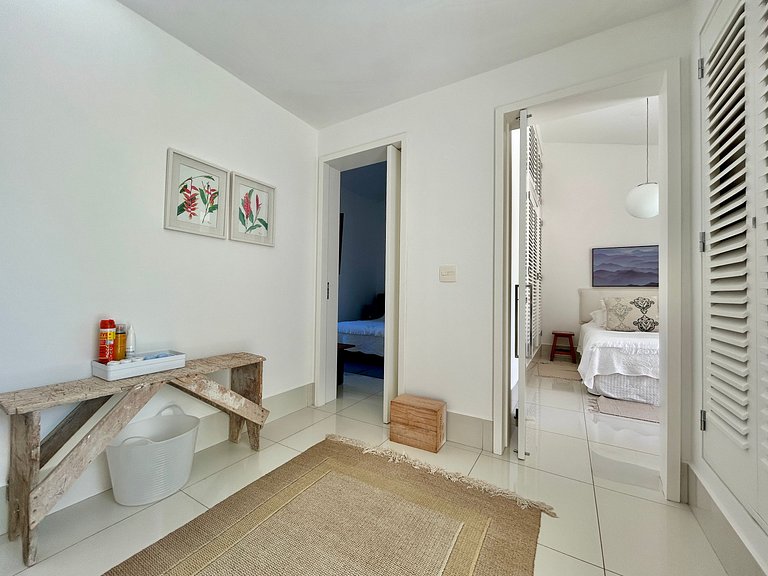Casa em condomínio - em frente à praia da Baleia