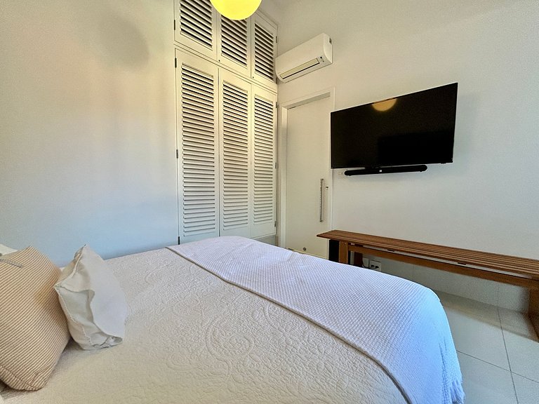 Casa em condomínio - em frente à praia da Baleia