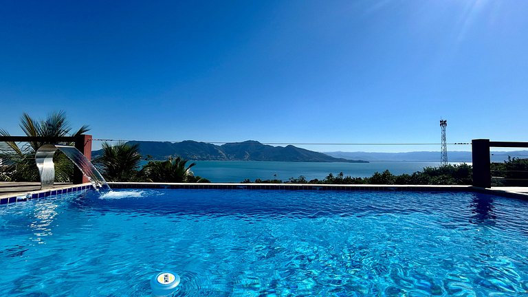 Piscina aquecida, vista e espaço gourmet