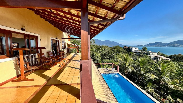 Piscina aquecida, vista e espaço gourmet