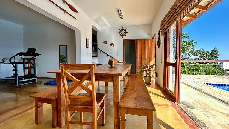 Piscina aquecida, vista e espaço gourmet