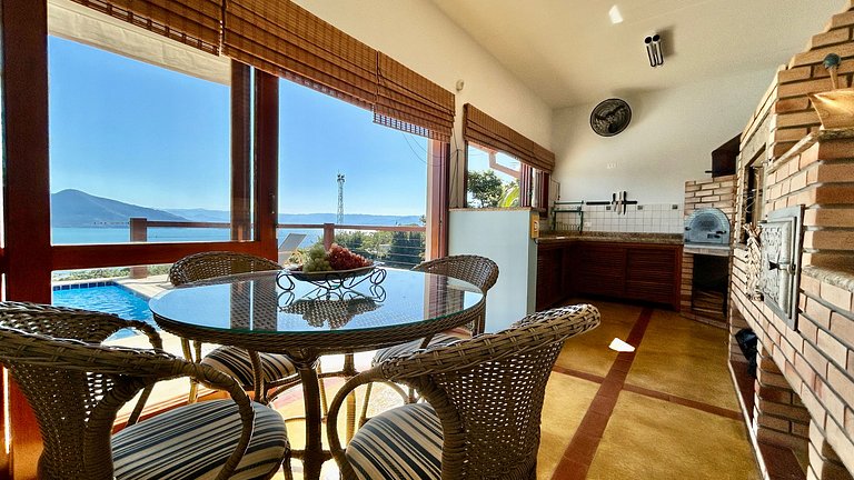 Casa Exclusiva com Vista para o Mar no Siriúba II – Ilhabela