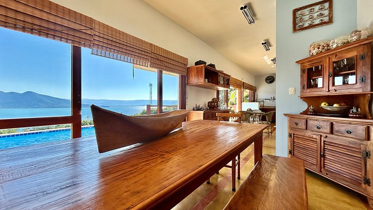 Piscina aquecida, vista e espaço gourmet