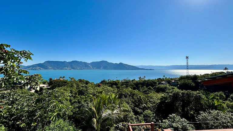 Piscina aquecida, vista e espaço gourmet