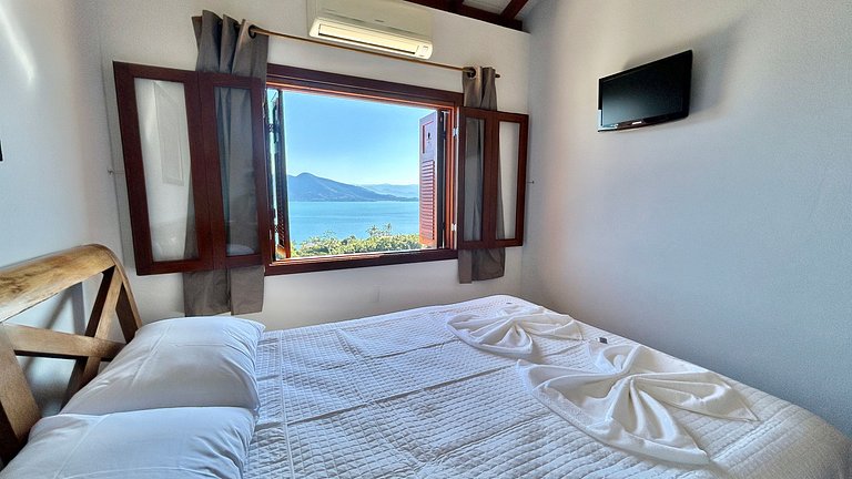 Piscina aquecida, vista e espaço gourmet