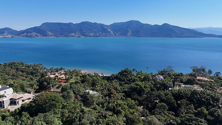 Piscina aquecida, vista e espaço gourmet