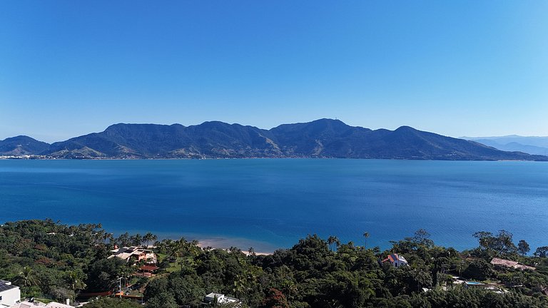 Piscina aquecida, vista e espaço gourmet