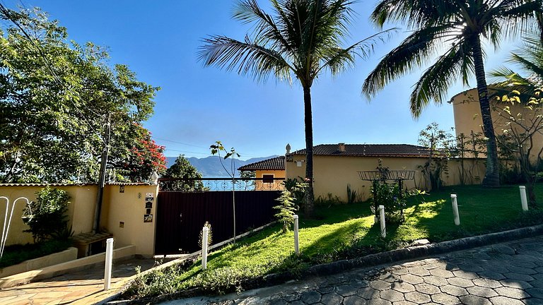 Piscina aquecida, vista e espaço gourmet