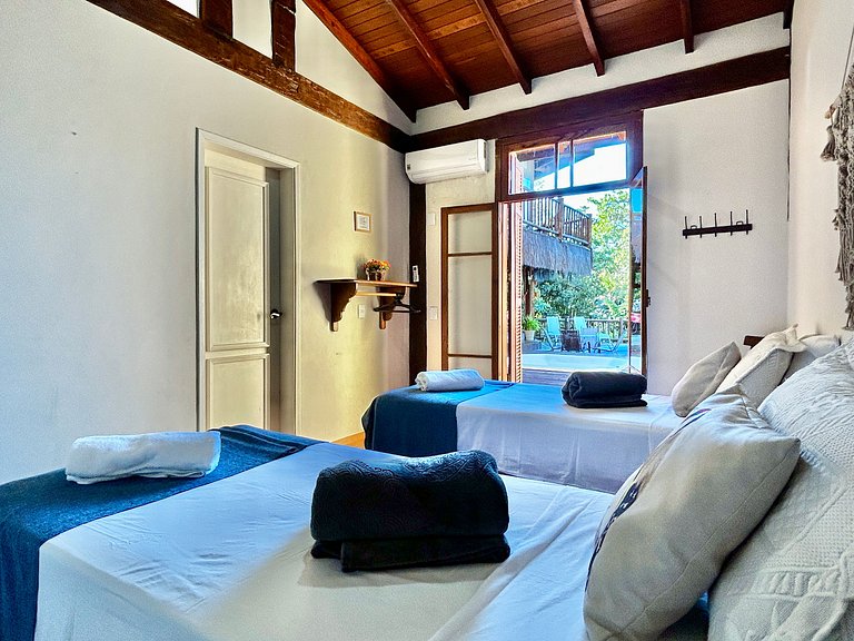 Um paraíso, com 2 terrenos, em condomínio à beira-mar na Pon